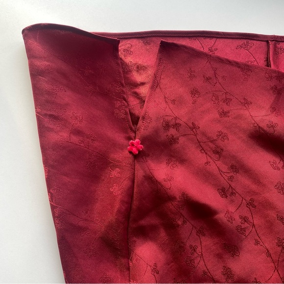 Elegant Red Slip Dress - Picture 7 of 8